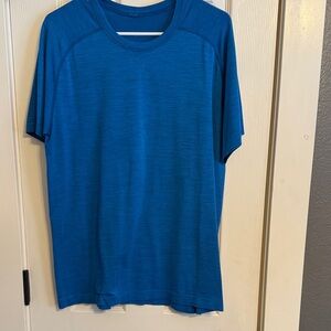 Mens Lululemon work out t-shirt in a vibrant blue color, size Large.